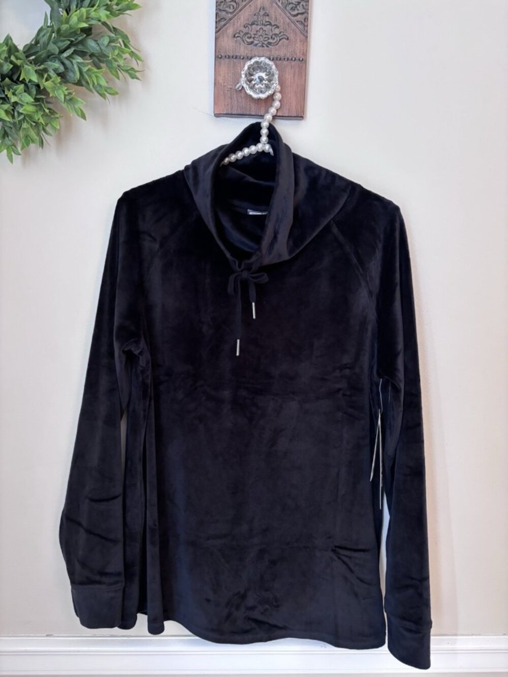 NWT 32 Degrees Heat Womens Size S Black Plush Velvet Cowl Neck Pullover Top